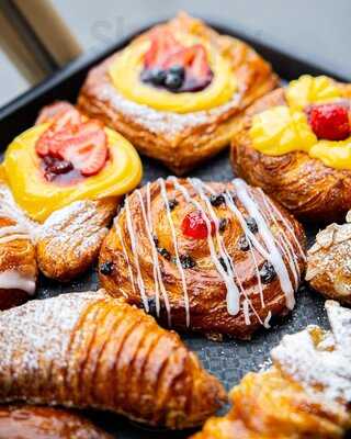 Defrance Macarthur Square