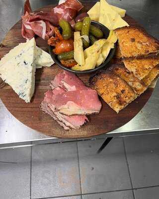 Magoo's Cafe And Bar