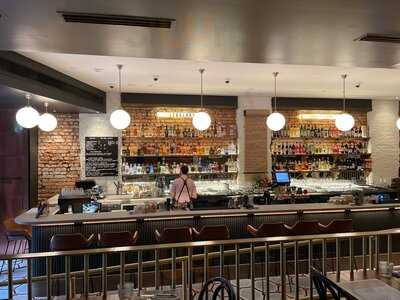 Leonards Bar And Bistro