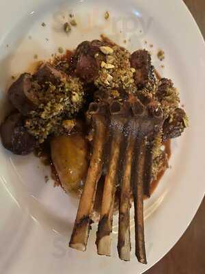 Leonards Bar And Bistro