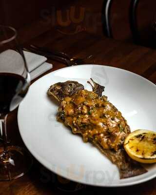 Leonards Bar And Bistro