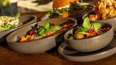 Half Pint Kitchen + Bar