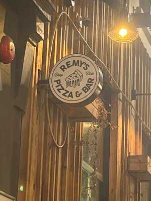 Remy's - Deep Dish Pizza & Bar