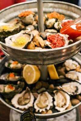 Pearl Diver Oyster Bar & Bistro