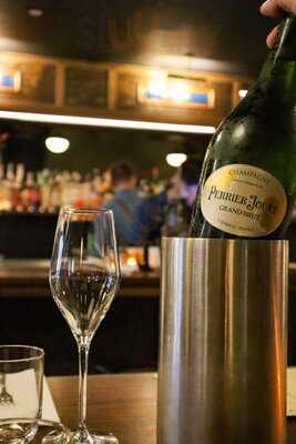 Pearl Diver Oyster Bar & Bistro