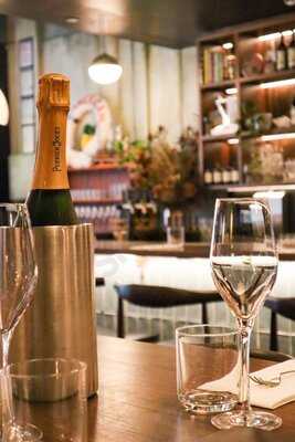 Pearl Diver Oyster Bar & Bistro