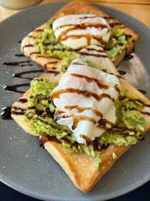 Moes Cafe & Restaurant