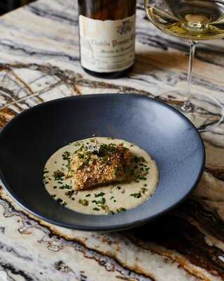 Pearl Chablis & Oyster Bar