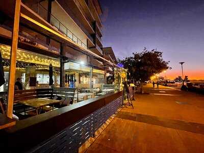 Shipwrecked On Honeysuckle