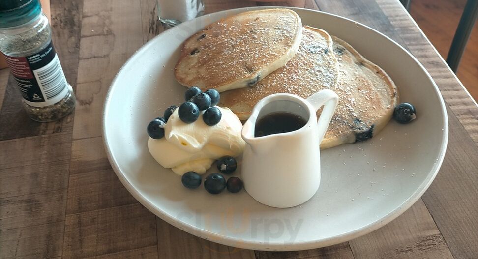 The Busy Bee Cafe & Catering