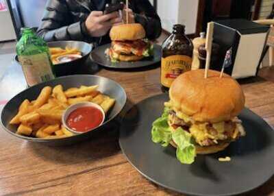 Big Aussie Burger & Pizza