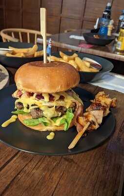 Big Aussie Burger & Pizza