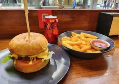 Big Aussie Burger & Pizza