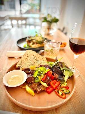 Cloe's Restaurant & Cafe