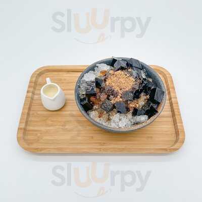 Ed Ae' Unique Thai Cafe 1982