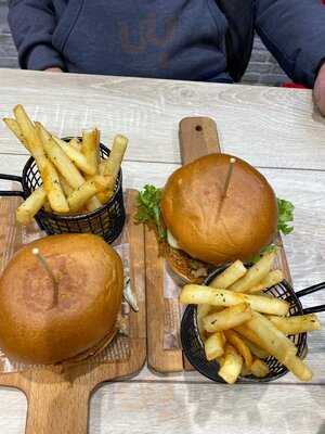 Roadhouse Burgers & Ribs