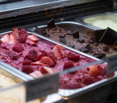 Sucree Dessert & Wine Bar