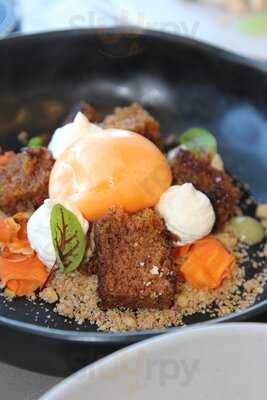 Sucree Dessert & Wine Bar