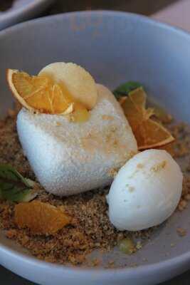 Sucree Dessert & Wine Bar