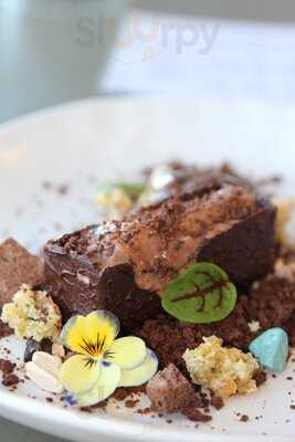 Sucree Dessert & Wine Bar