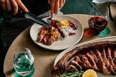 Bossley Bar & Restaurant