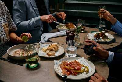 Bossley Bar & Restaurant