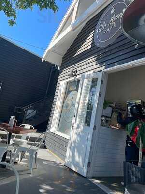 Fifth Avenue Cafe