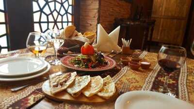 Шах Ресторан и Галерея