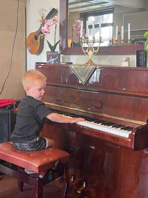 Agora Club Restaurant & Wine Bar