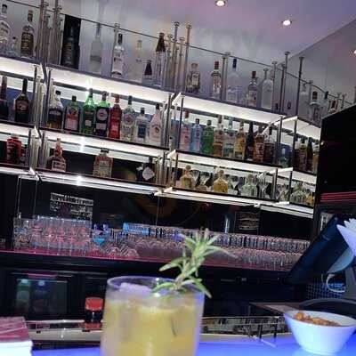 Razzmatazz Cocktail Bar & Lounge