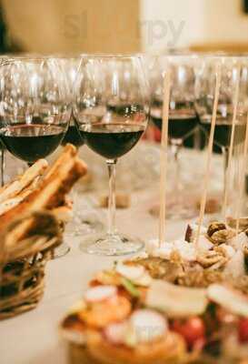 Room Fine Art Wine & Dine