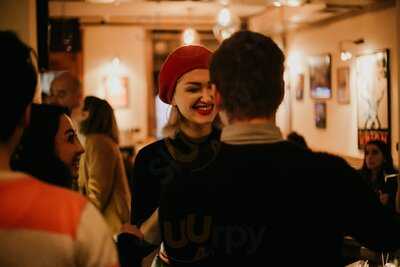 Room Fine Art Wine & Dine