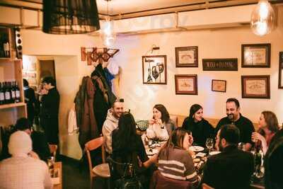 Room Fine Art Wine & Dine