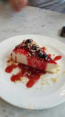 Movida Lounge And Dining