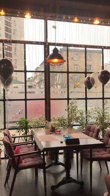 Metropol Restaurant & Pub