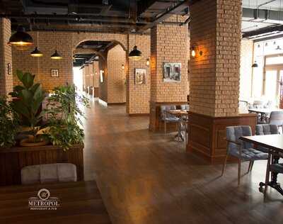 Metropol Restaurant & Pub