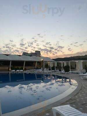 Mambo Beach Club & Restaurant