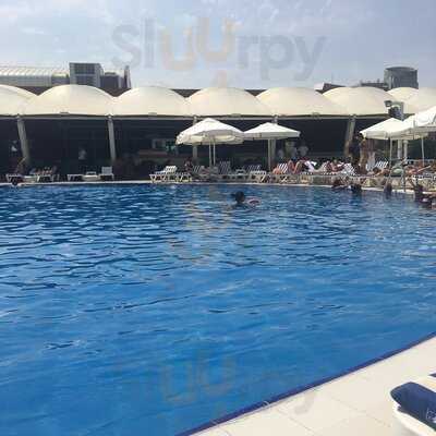 Mambo Beach Club & Restaurant