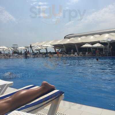 Mambo Beach Club & Restaurant