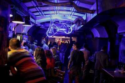 Le Chateau Music Bar