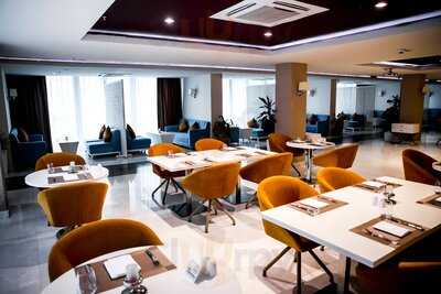 Shade Lounge & Terrace