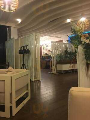 Seaside Restaurant & Lounge