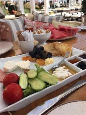 Amburan Winter Garden