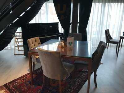 Iguana Restaurant & Bar