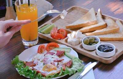 My Moon Cafe & Lounge