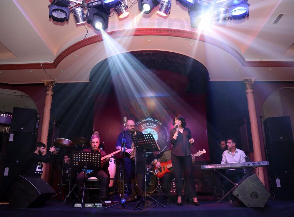 Musichall Sari Gelin