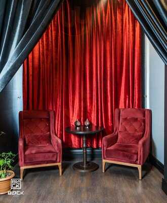 Black Lounge