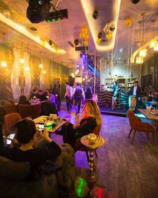 5hundred Restaurant & Lounge