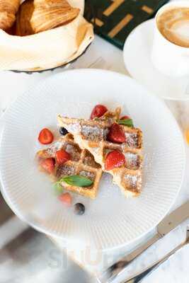 Tribeca Restaurant & Bar