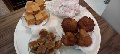 Ceylon Tea Center By Clover